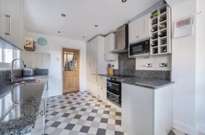 Kitchen Diner angle 4- click for photo gallery